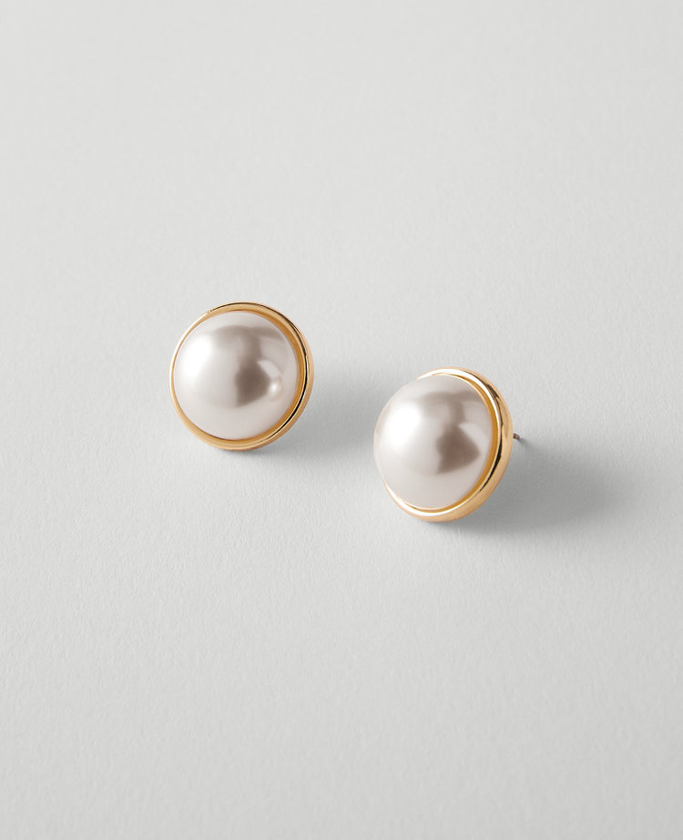 Pearlized Circle Stud Earrings