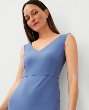 Petite The Open V-neck Sheath Dress in Seasonless Stretch