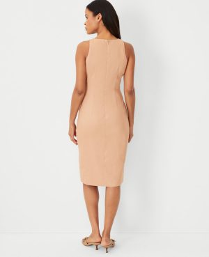 The Petite Cutaway Sheath Dress in Linen Blend – Curvy Fit