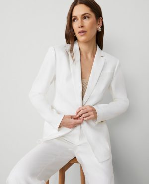 The Petite One-Button Blazer in Linen Blend